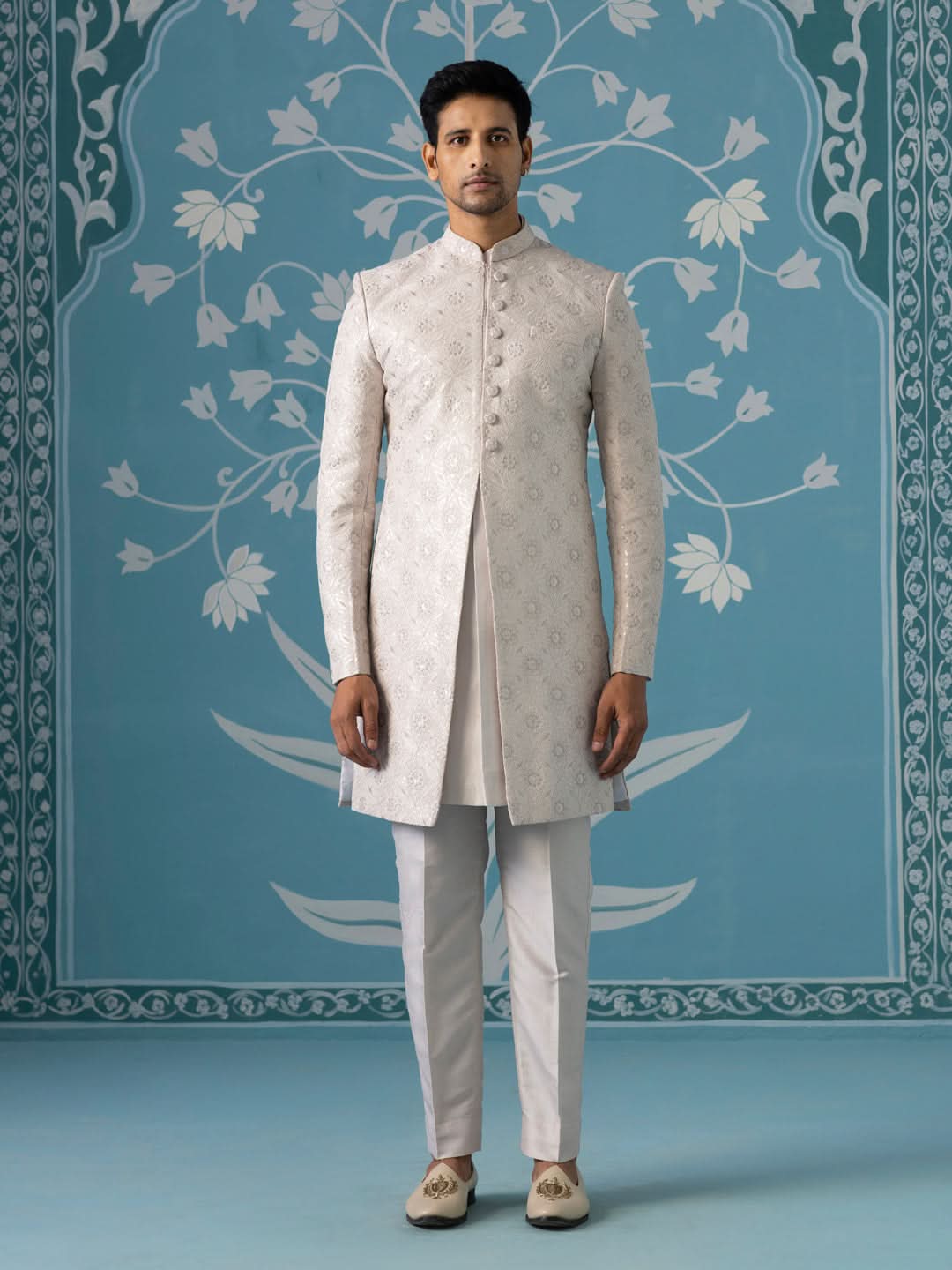 Light Dusky Onion-Coloured Closed Indo Set with Matching Kurta Set