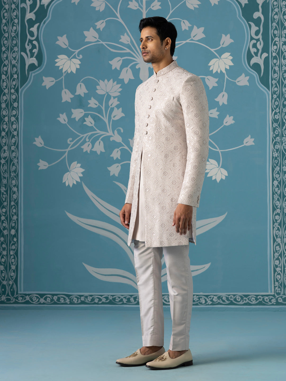 Light Dusky Onion-Coloured Closed Indo Set with Matching Kurta Set
