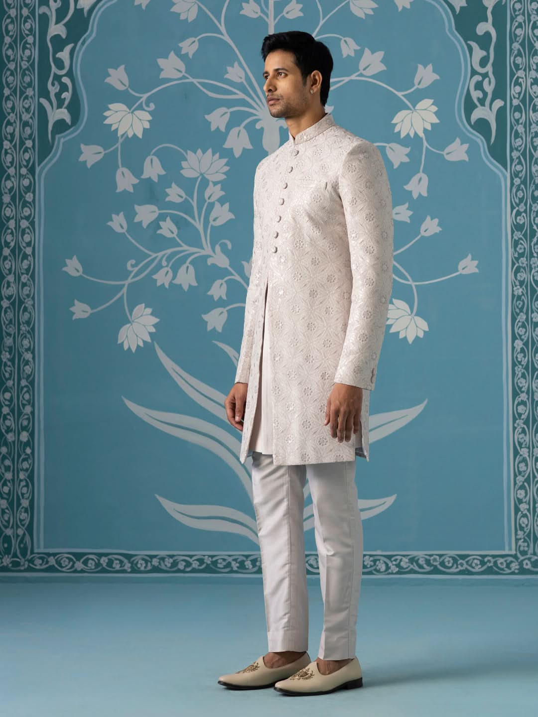 Light Dusky Onion-Coloured Closed Indo Set with Matching Kurta Set